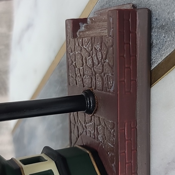 Department 56 Vintage Heritage Village Collection "Victoria Stn. Train Platform" - Picture 6 of 17